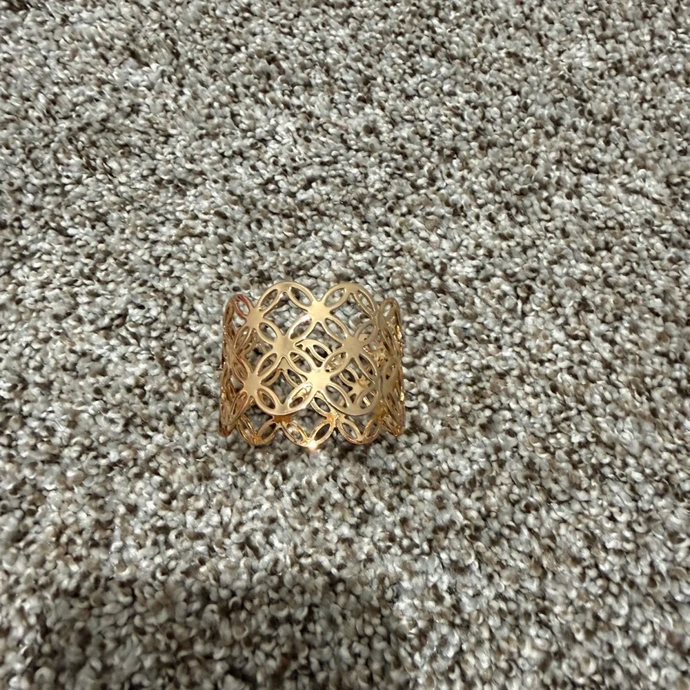 Set of 6 Gold Plated Napkin Rings - Picture 2 of 4